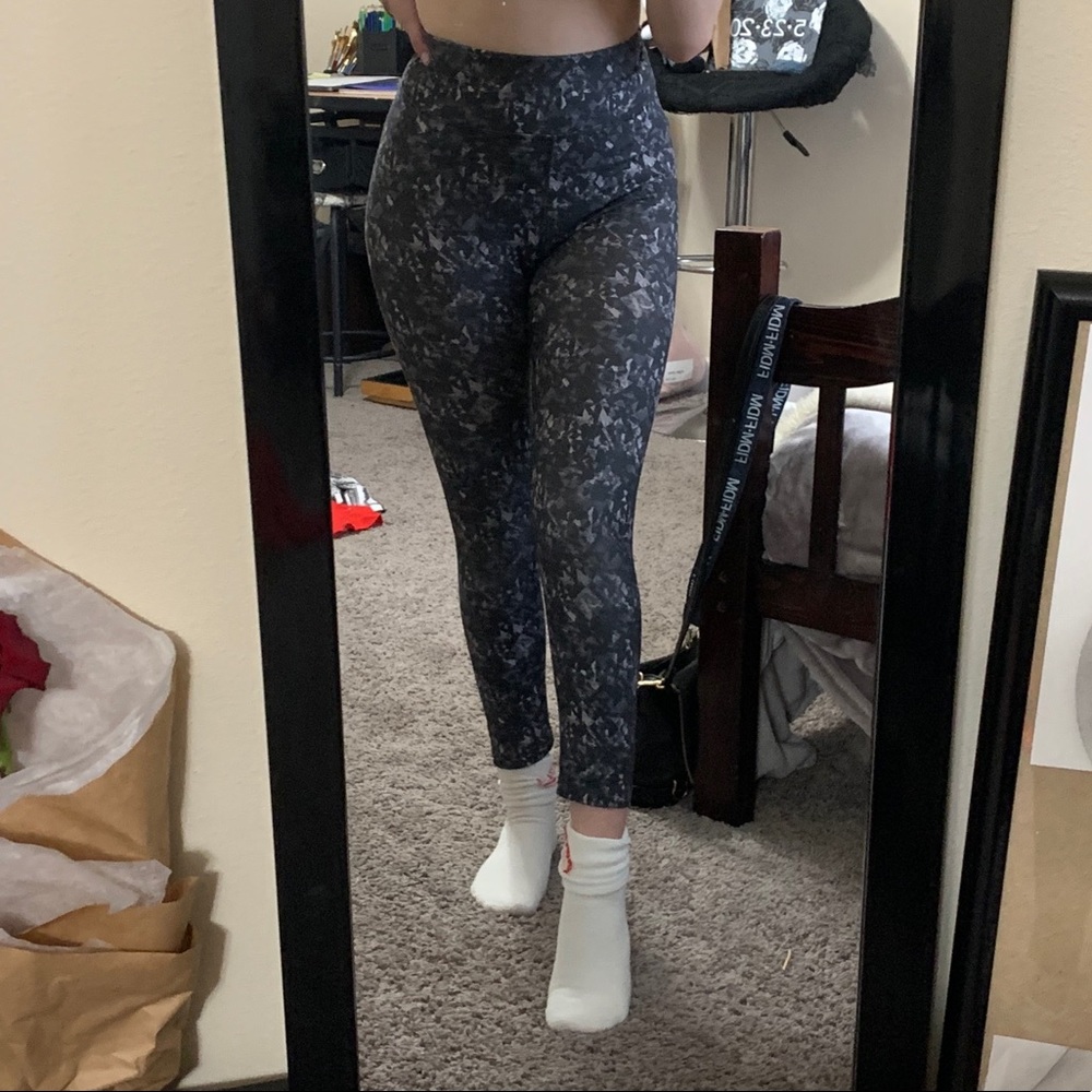 Grey patterned leggings